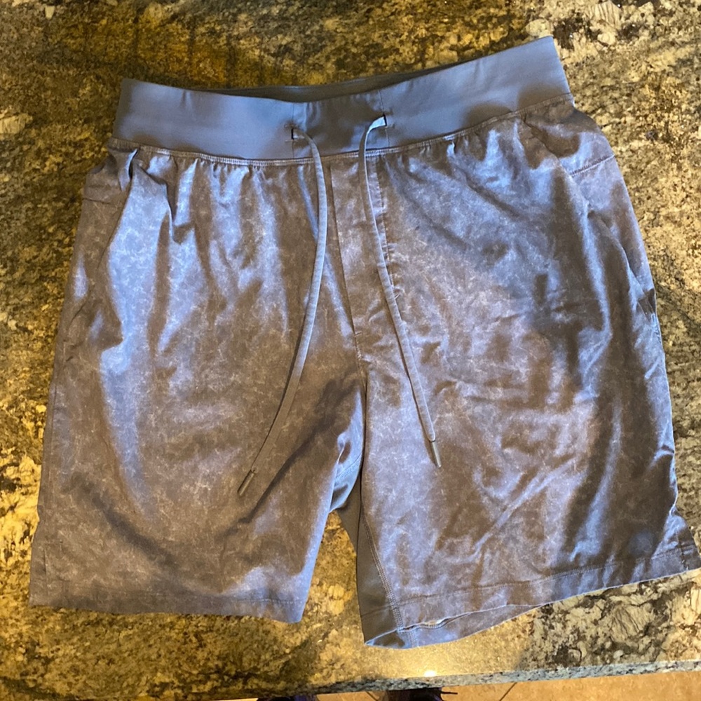 Men’s Lululemon athletic shorts 5 inch. Great condition.